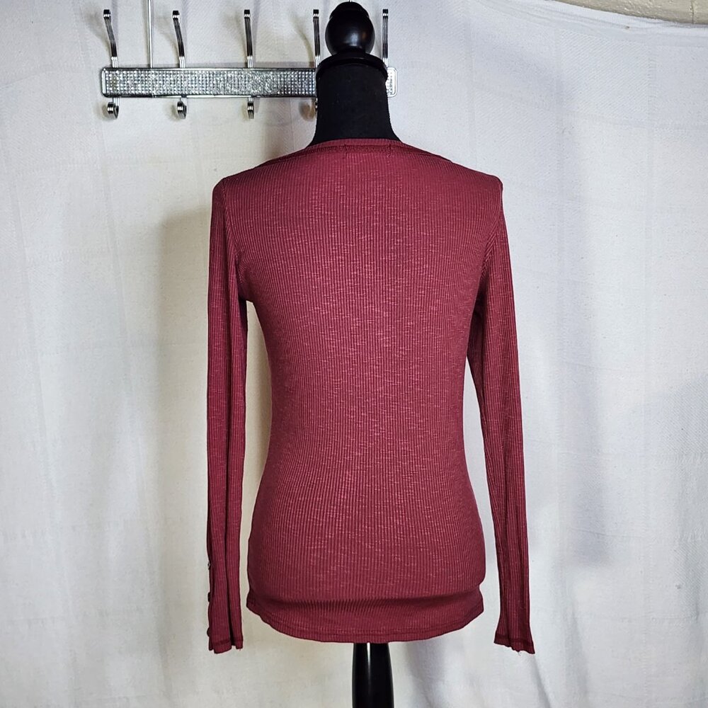 Kissfix Maroon Waffle Knit LS Henley Button Sleeve Detail Poly Rayon Top Size S - Picture 12 of 16